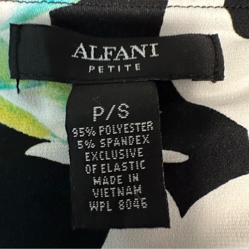 Super cute top! - Picture 2 of 2